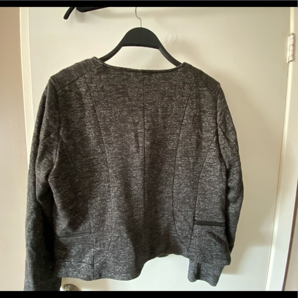 NWT jacket. Size large - Picture 3 of 3